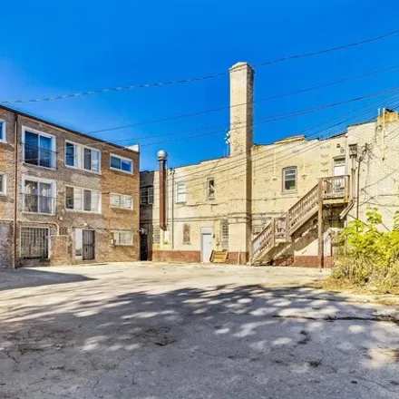 Image 3 - 7115 South Oglesby Avenue, Chicago, IL 60617, USA - House for sale