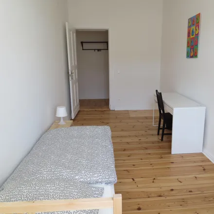 Rent this 5 bed room on Parkplatz Bayer AG in Müllerstraße 7, 13353 Berlin