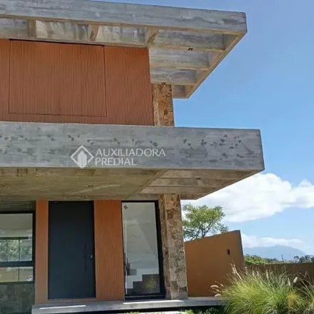 Buy this 3 bed house on Rodovia Doutor Antônio Luiz Moura Gonzaga in Rio Tavares, Florianópolis - SC