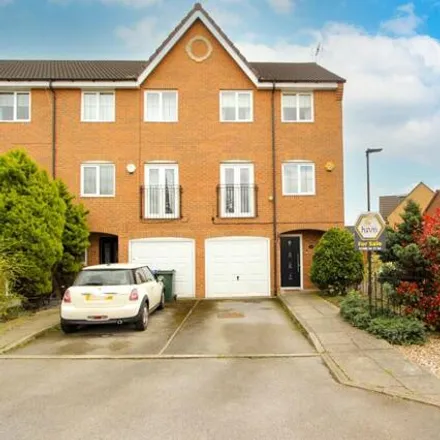 Buy this 4 bed townhouse on Grangefield Avenue in Doncaster, DN4 6NZ