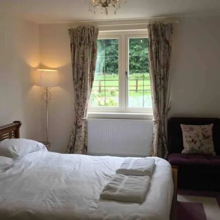 Rent this 4 bed duplex on Montford in SY4 1AL, United Kingdom