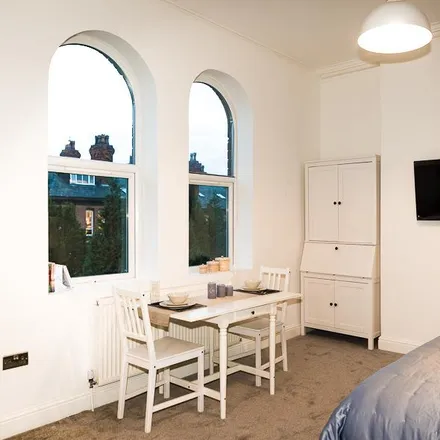 Rent this studio apartment on University of Leeds in Springfield Mount, Leeds