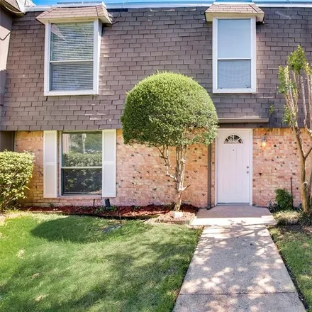 Buy this 3 bed condo on 13340 Kit Lane in Dallas, TX 75240