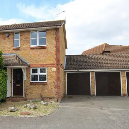 Rent this 2 bed house on Carpenter Close in Billericay, CM12 0EA