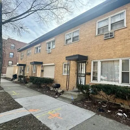 Buy this 2 bed house on 6901 South East End Avenue in Chicago, IL 60649