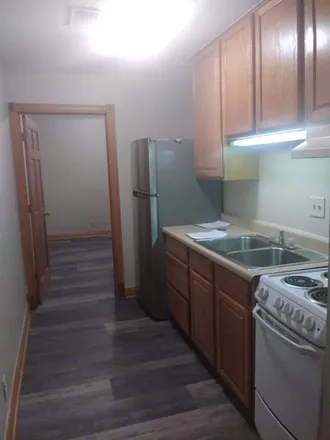 Image 3 - 2501 W Kilbourn Ave - Apartment for rent