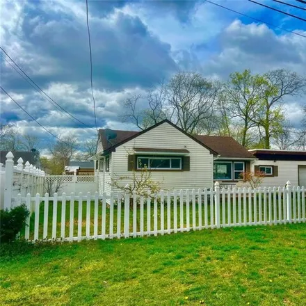 Image 3 - 14 Birch Street, Central Islip, Islip, NY 11722, USA - House for sale