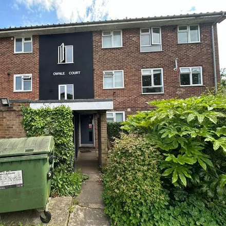 Rent this 2 bed apartment on Yassey's Car Wash in Plomer Green Avenue, Downley