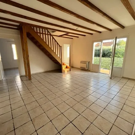 Rent this 5 bed apartment on 17 Rue des Chasselas in 83260 La Crau, France