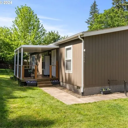 Buy this studio apartment on 15675 South Fawn View Way in Molalla, OR 97038