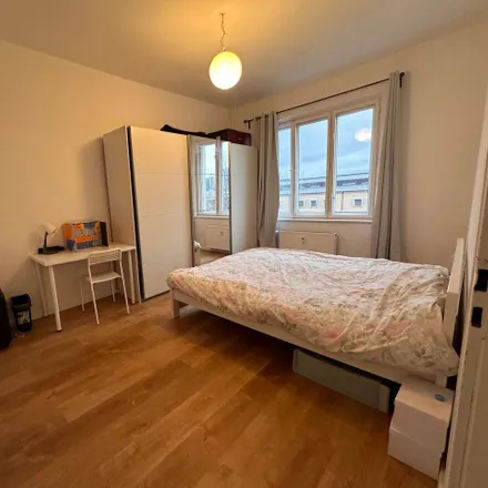 Rent this 2 bed apartment on Eldenaer Straße 6 in 10247 Berlin, Germany