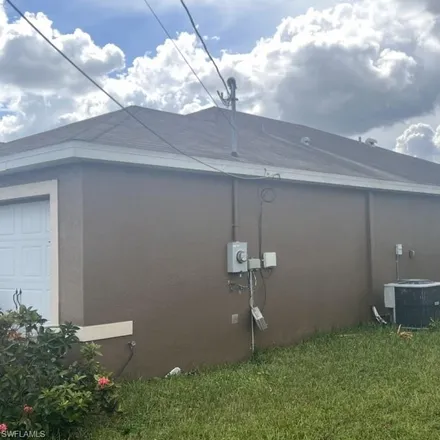 Image 2 - 1002 Southwest 6th Avenue, Cape Coral, FL 33991, USA - House for sale