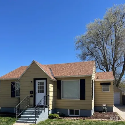 Buy this 3 bed house on 442 South Juniper Street in Nampa, ID 83686