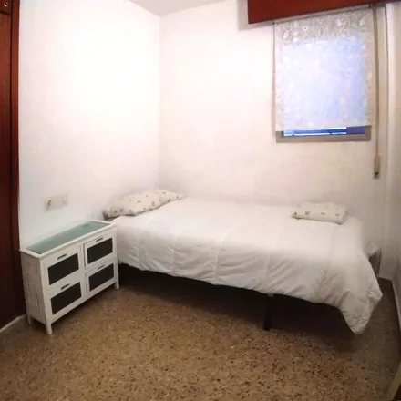 Rent this 5 bed room on Parking Doctor Waksman in Avinguda del Doctor Waksman, 46006 Valencia