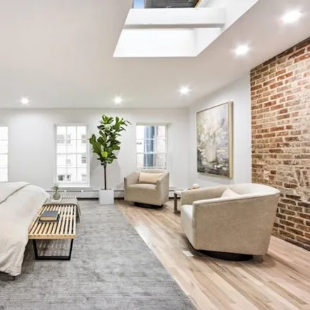 Image 6 - 104 West 13th Street, New York, NY 10011, USA - Townhouse for sale