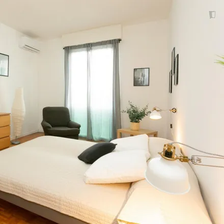 Rent this 2 bed apartment on Maciachini M3 in Piazzale Carlo Maciachini, 20159 Milan MI