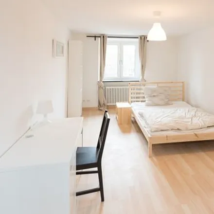 Rent this 3 bed room on Kohlstraße 7 in 80469 Munich, Germany