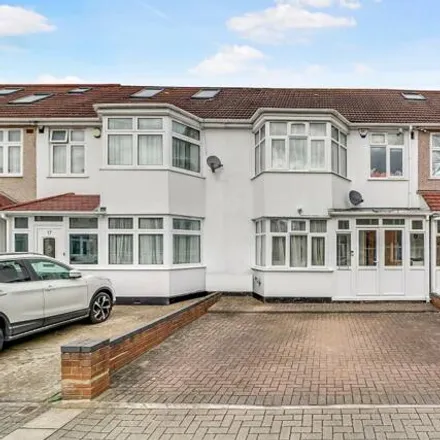 Buy this 3 bed townhouse on Newnham Way in Queensbury, London