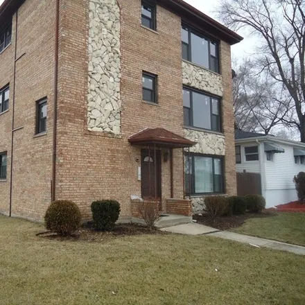 Rent this 3 bed condo on 97th Street in Oak Lawn, IL 60453