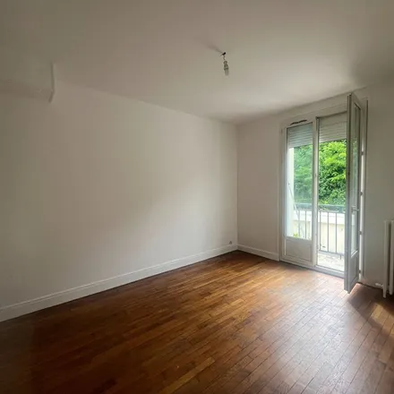 Rent this 3 bed apartment on Bâtiment B in 2 Avenue Geneviève de Galard, 78210 Saint-Cyr-l'École