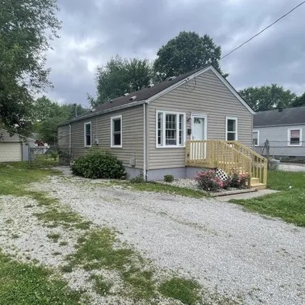 Rent this 3 bed house on 4203 Searcy Lane in Shively, KY 40216