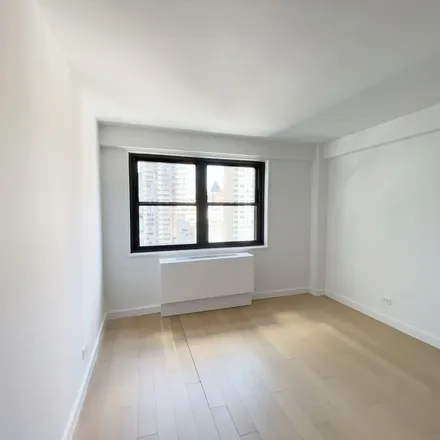 Rent this 3 bed apartment on 600 Third Avenue in 600 3rd Avenue, New York