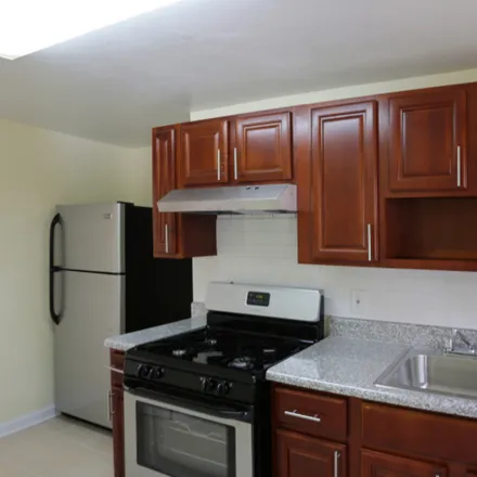 Rent this 1 bed apartment on 2 W Oakland Ave