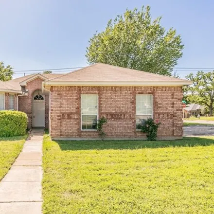 Buy this 3 bed house on 7400 Cross Ridge Circle in Fort Worth, TX 76120