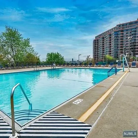 Image 7 - 300 Winston Towers, 300 Winston Drive, Grantwood, Cliffside Park, NJ 07010, USA - Condo for sale