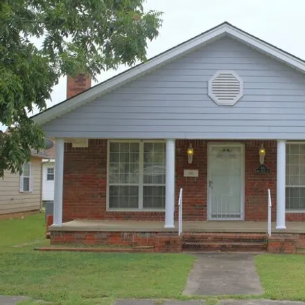 Buy this 4 bed house on 833 West Moore Street in Henryetta, OK 74437