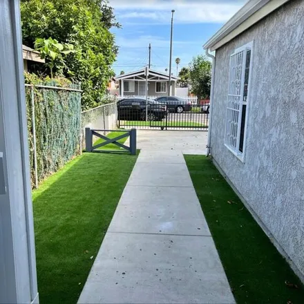 Image 3 - 1593 West 59th Place, Los Angeles, CA 90047, USA - House for sale