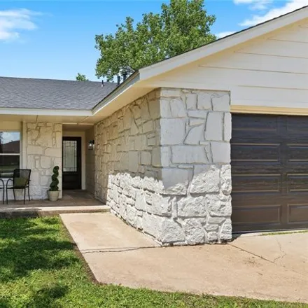 Buy this 3 bed house on 1405 West Orlando Place in Broken Arrow, OK 74011