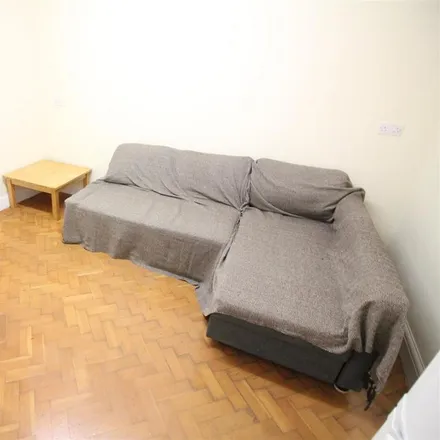 Image 2 - Kingsway, London, UB3 2TA, United Kingdom - Apartment for rent