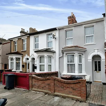 Buy this 3 bed townhouse on Hainault Road in London, RM6 6BJ