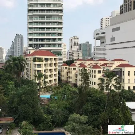 Rent this 3 bed apartment on Phrom Phong