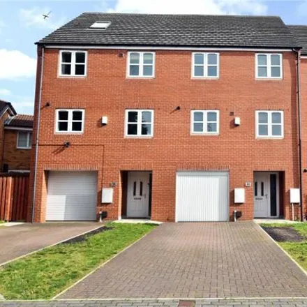 Rent this 4 bed townhouse on Moor Knoll Gardens in East Ardsley, WF3 2AS
