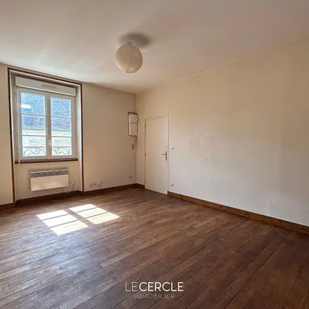 Rent this 3 bed apartment on 35 Rue Georges Decroze in 60700 Pont-Sainte-Maxence, France