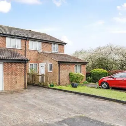 Buy this 3 bed duplex on Glaisdale in Thatcham, RG19 3XJ
