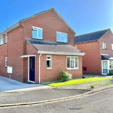 Buy this 3 bed house on 16 Grebe Close in Milford on Sea, SO41 0XA