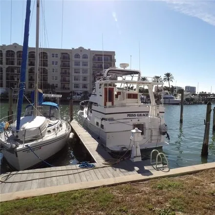Buy this 18 bed condo on 229 Dolphin Point in Clearwater, FL 33767