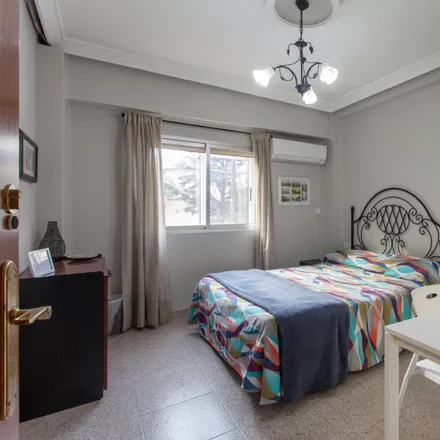 Rent this 3 bed room on Avinguda de Giorgeta in 25, 46007 Valencia
