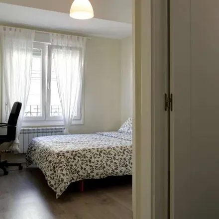 Image 5 - Calle Mariano de Lagasca, 8, 50006 Zaragoza, Spain - Apartment for rent