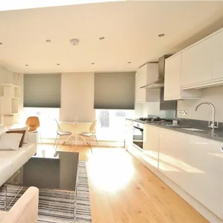 Rent this 1 bed room on King's Head in Quarry Street, Guildford