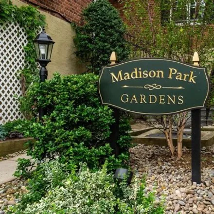 Image 1 - 14 Madison Park Gardens, Port Washington, NY 11050, USA - Apartment for sale