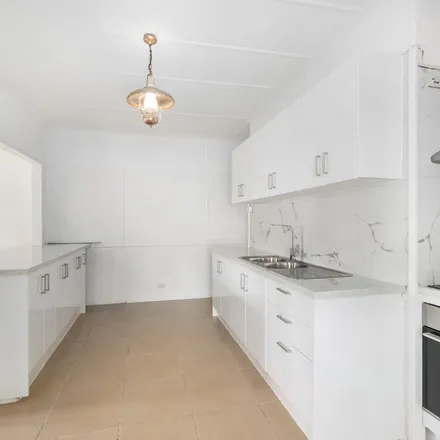 Image 3 - 53 Lockyer Street, Camp Hill QLD 4152, Australia - Apartment for rent