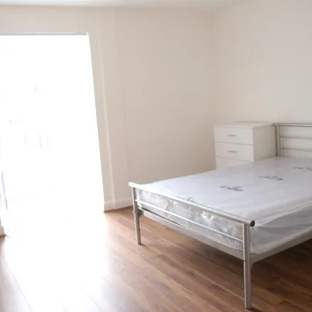 Image 5 - Krispy Kod, Brook Terrace, Manchester, M13 0RX, United Kingdom - Apartment for rent