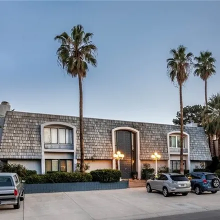Buy this 3 bed condo on Las Vegas Country Club in LVCC Loop, Winchester