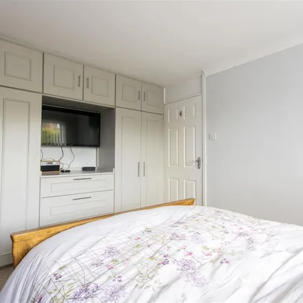 Rent this 3 bed apartment on Brackendale Avenue in Arnold, NG5 8DQ