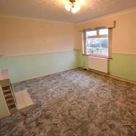 Image 3 - Cefindre, Wrexham, LL13 9PA, United Kingdom - Townhouse for sale