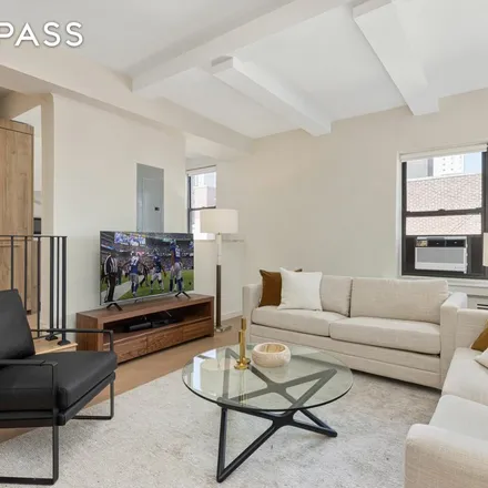 Rent this 3 bed apartment on 231 East 76th Street in New York, NY 10021